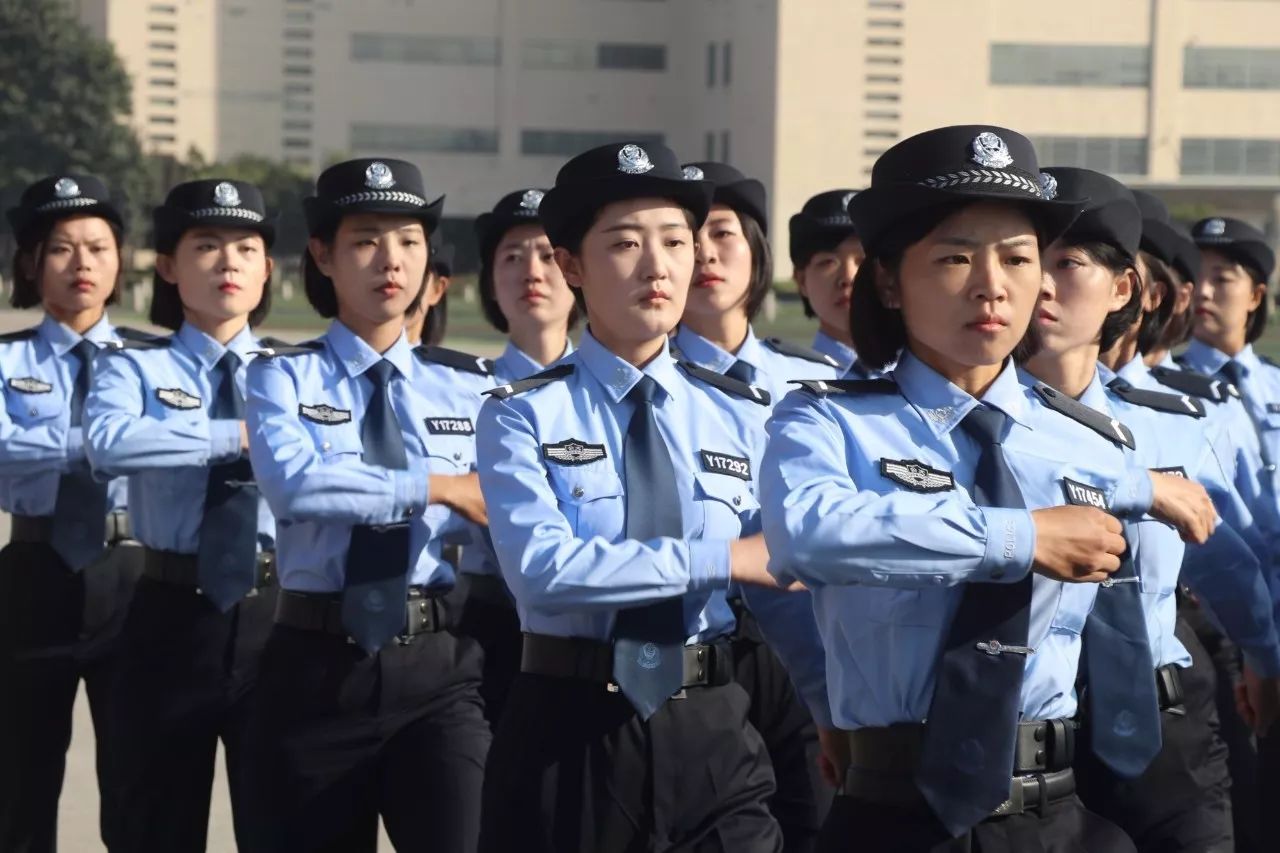 九游体育-士气高昂：女子足球队气势如虹的简单介绍